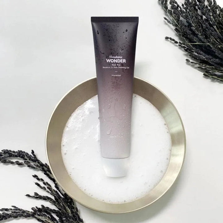 Haruharu Wonder Black Rice Moisture 5.5 Soft Cleansing Gel