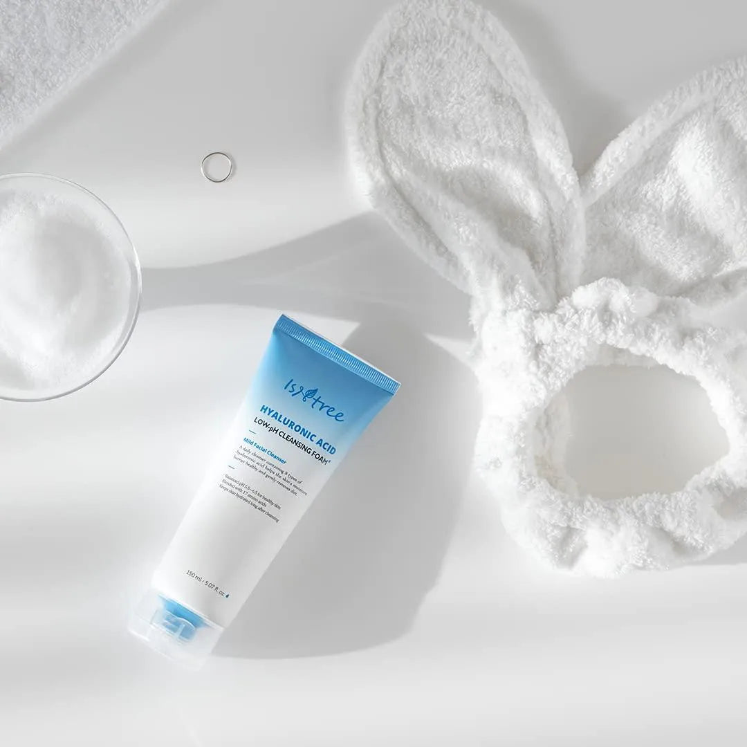 Isntree Hyaluronic Acid Low pH Cleansing Foam