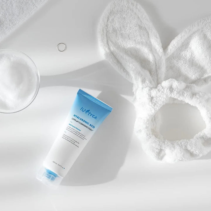 Isntree Hyaluronic Acid Low pH Cleansing Foam