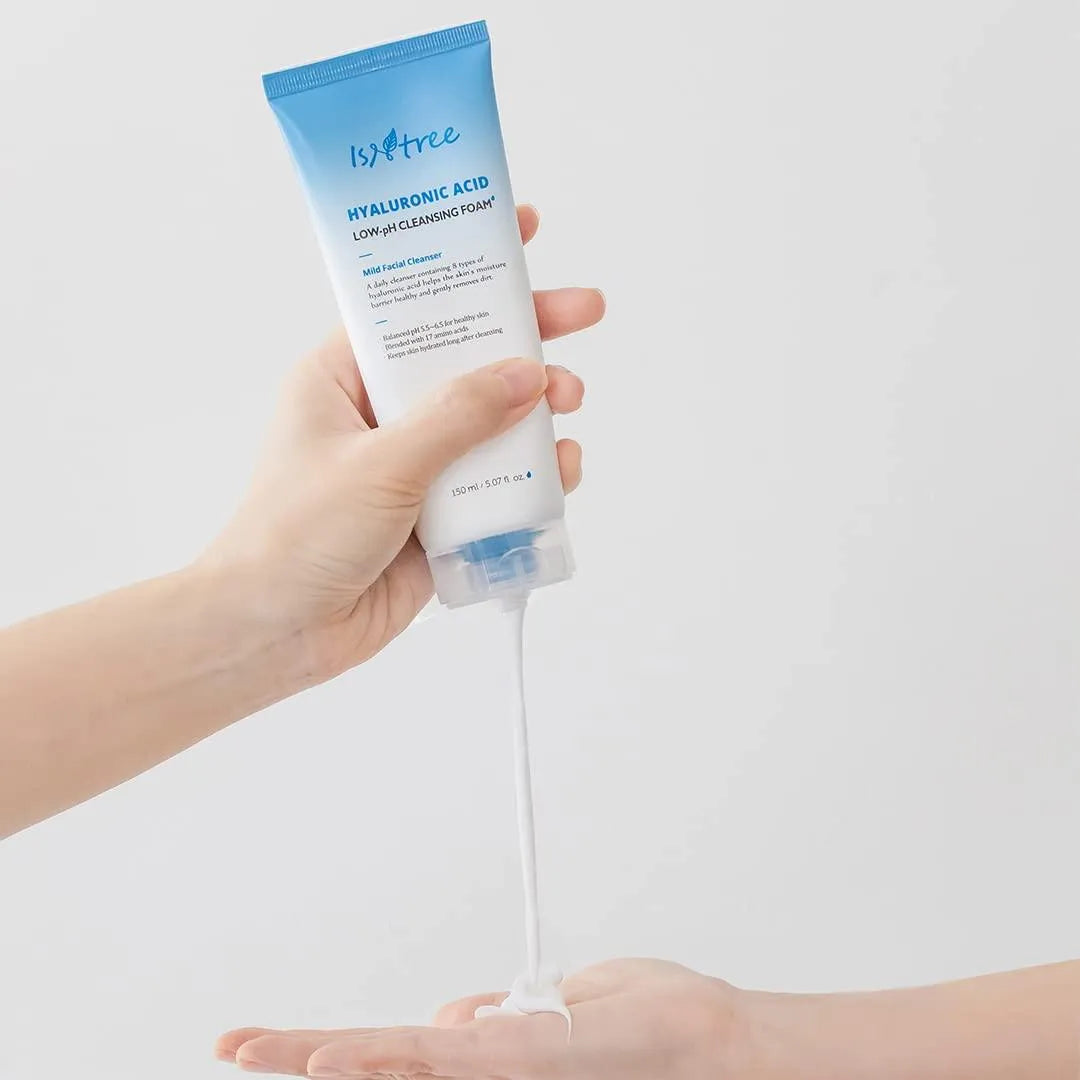Isntree Hyaluronic Acid Low pH Cleansing Foam