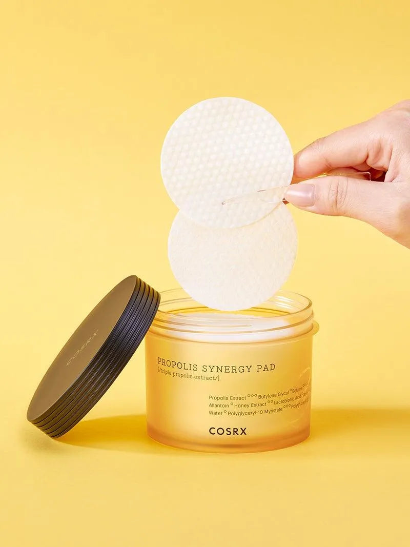 COSRX Propolis Synergy Pad jar with hand holding skincare pad, Korean skincare Nederland