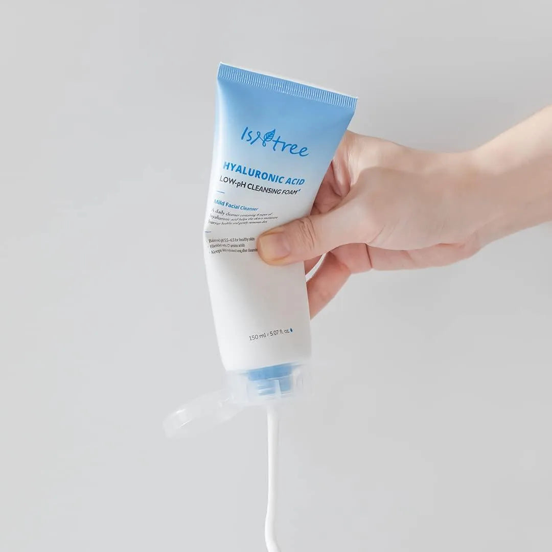 Isntree Hyaluronic Acid Low pH Cleansing Foam