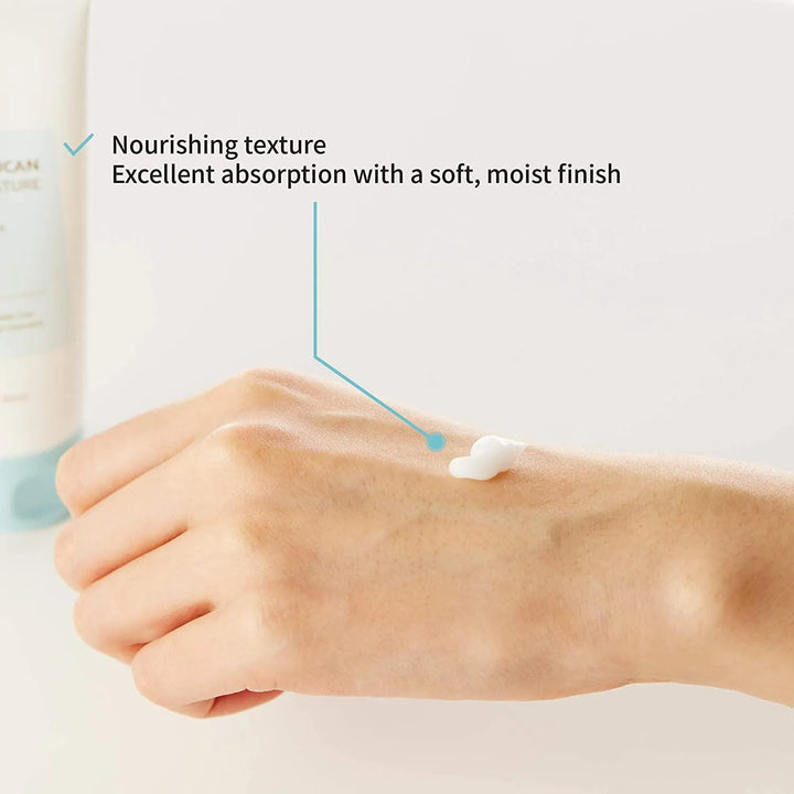 iUNIK Beta Glucan Daily Moisture Cream texture on hand, Korean skincare Nederland at Me Time Groningen