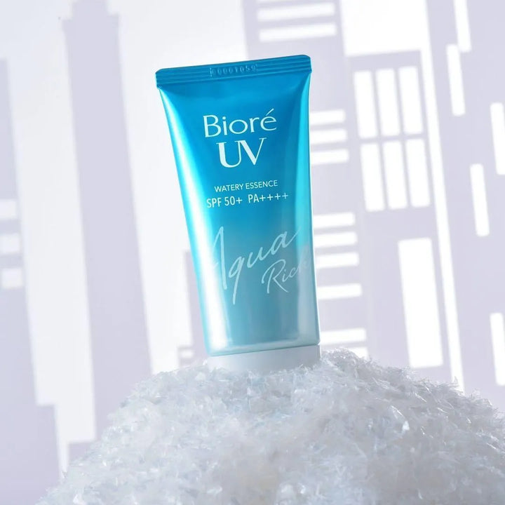 Biore UV Aqua Rich Watery Essence SPF 50+ sunscreen on clear crystals, Korean skincare Nederland