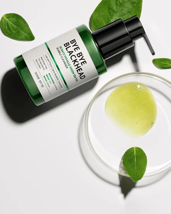 Some By Mi Bye Bye Blackhead bubble cleanser bottle with green tea gel and fresh leaves, Korean skincare Nederland, Me Time Groningen