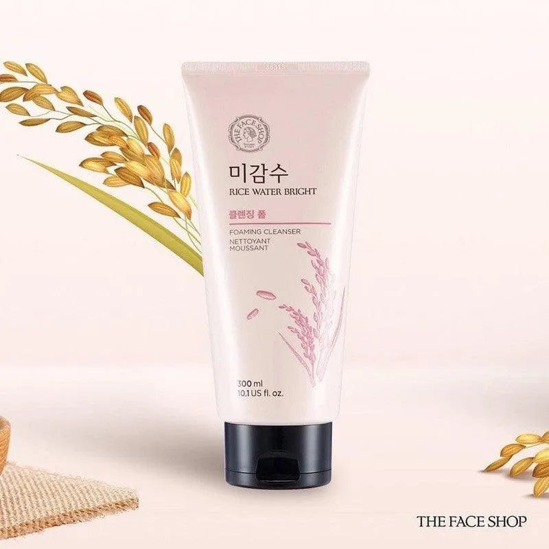 The Face Shop Rice Water Bright cleansing foam tube with rice illustrations, Korean skincare Nederland product.