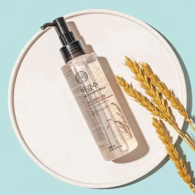 The Face Shop Rice Water Bright Rich Cleansing Oil on white plate with rice stalks, Korean skincare Nederland, Me Time Groningen
